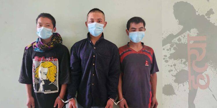 छुरा प्रहार गरि हत्या गर्ने ३ जना युवक प्रहरीको फन्दामा 