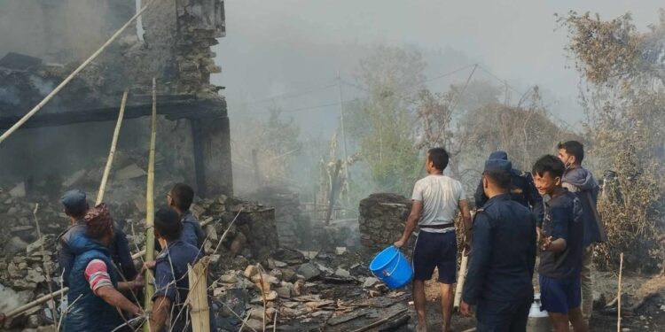 आगलागीबाट नेचा देउपुजेमा ५ घर जले,