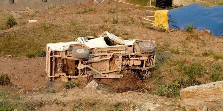 सोलुखुम्बुको तिङ्लामा सैनिक सवार बोलेरो दुर्घटना