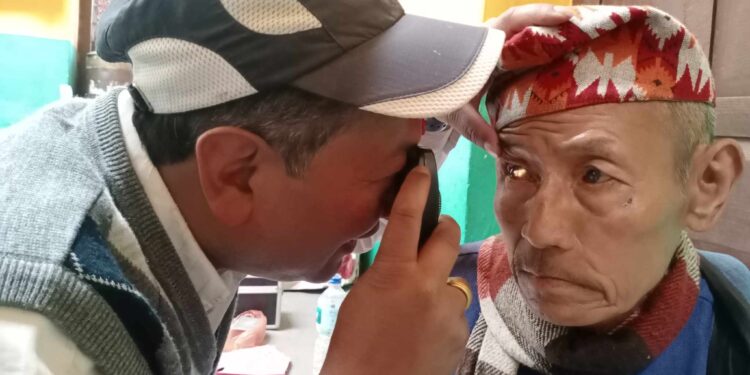 खोटाङमा निःशुल्क आँखा शल्यक्रिया शिविर हुँदै