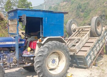 खिजिदेम्बामा ट्याक्टर दुर्घटना, १ को मृत्यु, ११ घाइते