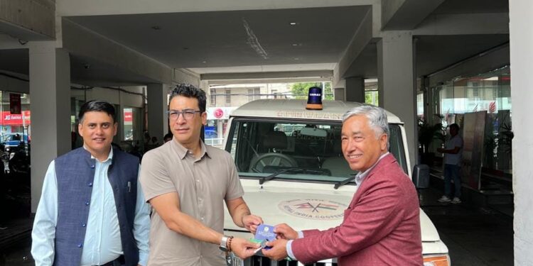 काङ्ग्रेस नेता कार्कीको पहलमा नेचासल्यानलाई एम्बुलेन्स