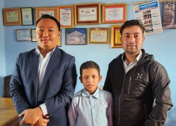 थुलुङ अध्यक्ष राईले बाल गायक विश्वकर्माको अध्ययनका लागि निः शुल्क शिक्षाको व्यवस्था गर्ने