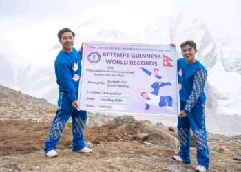 विश्व रेकर्डका लागि सोलुखुम्बुको कालापत्थरमा निर्देशकद्वयको नृत्य