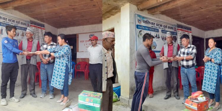 छिमेकी पालिकाका आगलागी पीडित ३ परिवार लाइ नेचासल्यानको आर्थिक सहयोग