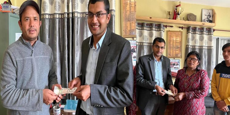 आगलागी पीडित विद्यार्थीहरूका लागी रीड नेपालको आर्थिक सहयोग 