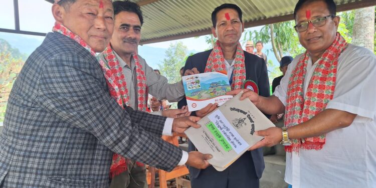 ऐसेलुखर्क गाउँपालिकामा सञ्चालित १९ वटा कृषक समुह पालिकालाई हस्तान्तरण 