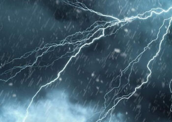 ओखलढुंगामा चट्याङ लागेर ४ जना घाइते