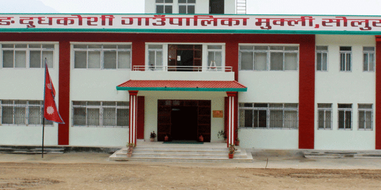 थुलुङ दूधकोशीका ११ सामुदायीक विद्यालयमा कम्प्युटर शिक्षा 