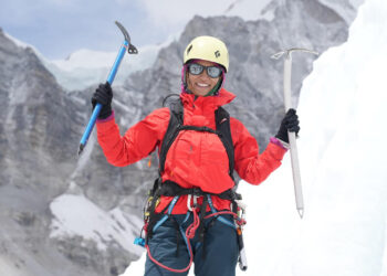 फोटो पत्रकार श्रेष्ठद्वारा एकै याममा ३ पटक सगरमाथा आरोहण गरी विश्व कीर्तिमान