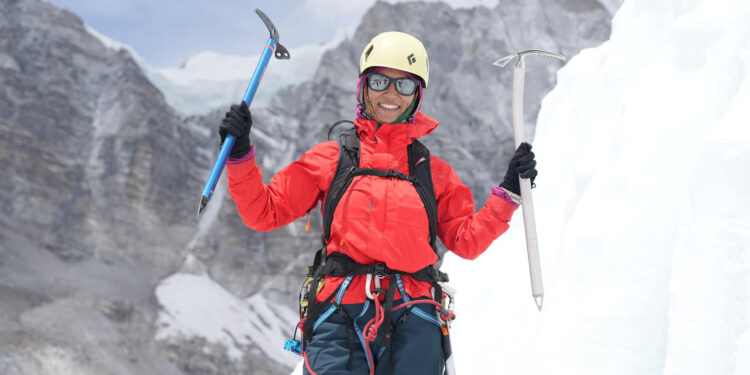 फोटो पत्रकार श्रेष्ठद्वारा एकै याममा ३ पटक सगरमाथा आरोहण गरी विश्व कीर्तिमान