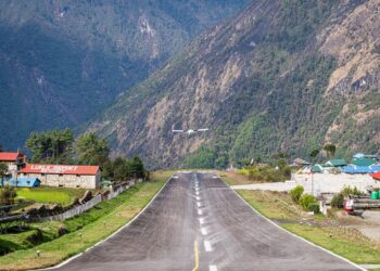 १६ दिनपछि लुक्ला विमानस्थलमा उडान