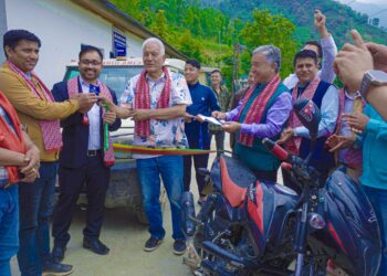 कांग्रेस नेता कार्कीको पहलमा नेचासल्यानमा एम्बुलेन्स, पूर्व मन्त्री केसी द्धारा हस्तान्तरण 