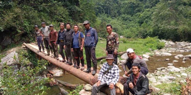 लट्टेबारी टोलबिकास समितिले बनायो, जनश्रमदान मार्फत ५ वटा काठेपुल