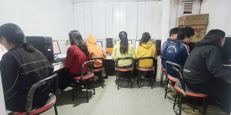 ब्राइट फ्युचर कम्प्युटर सेन्टरमा नि : शुल्क कम्प्युटर कक्षा जारी, १ सय बढीले लिए कक्षा