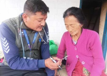 खोटाङको दिप्रुङमा लिए ‘हेल्लो डाक्टर’ कार्यक्रम मार्फत १६ सय बढीले सेवा