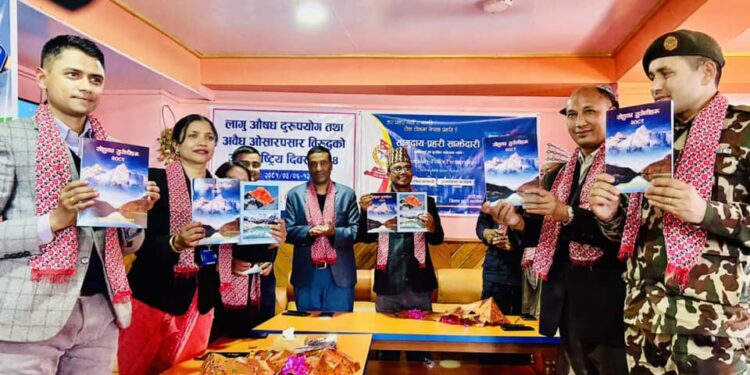 कर्मचारी मिलन केन्द्र सोलुखुम्बुले गर्याे सोलुका सुसेलीहरु २०८१ स्मारिका विमोचन