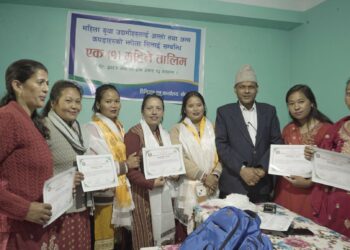 आत्मनिर्भर बनाउन महिलालाई झोला सिलाई तालिम