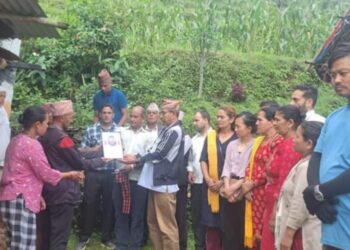 पहिरोमा आमा गुमाएका विद्यार्थीका परिवारलाई हिमाल दर्शनको राहत