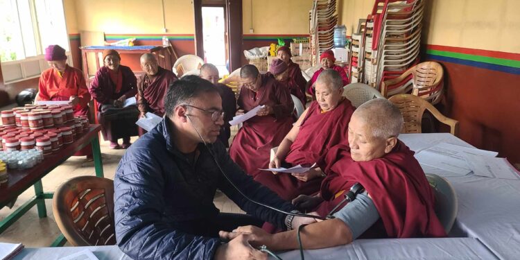 जिल्ला आयुर्वेदको स्वास्थ्य प्रबर्धन कार्यक्रममा  ९० जनाले लिए सेवा