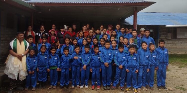 खरीखोला माविलाइ २१ लाख बढीको शैक्षिक सामाग्री तथा छात्रबृत्ति