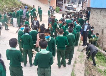 जनजागृती आविका विद्यार्थी सडकमा