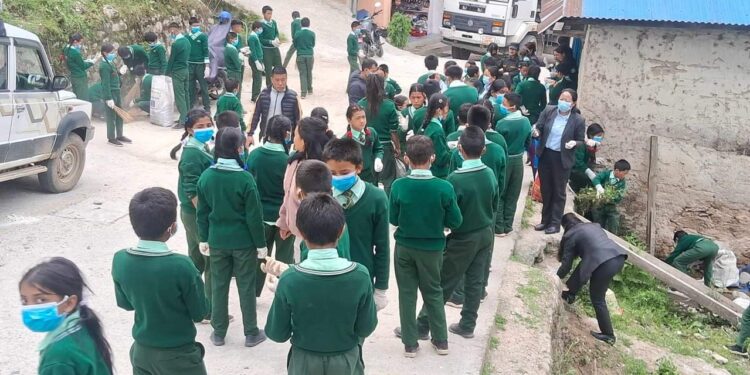 जनजागृती आविका विद्यार्थी सडकमा