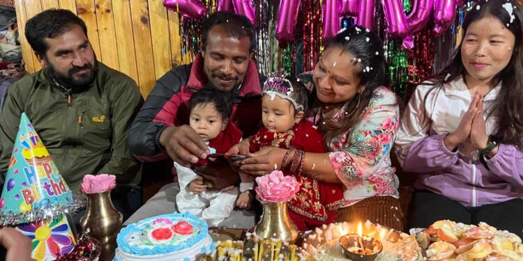 छोरीको जन्मदिनमा १० लाखको बीमालेख उपहार