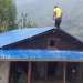महाकुलुङ गाउँपालिका २ का १५ घर धुरीलाई जस्ता पाता वितरण