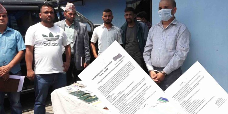 अमेरिका पठाइदिन्छु भन्दै ४ करोड बढी ठगि गर्ने सोलुखुम्बुका खड्का पक्राउ