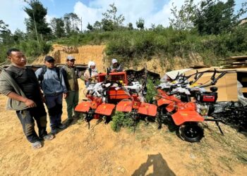 केरुङका किसानलाई ५ लाख बराबरको मेसिनरी औजार