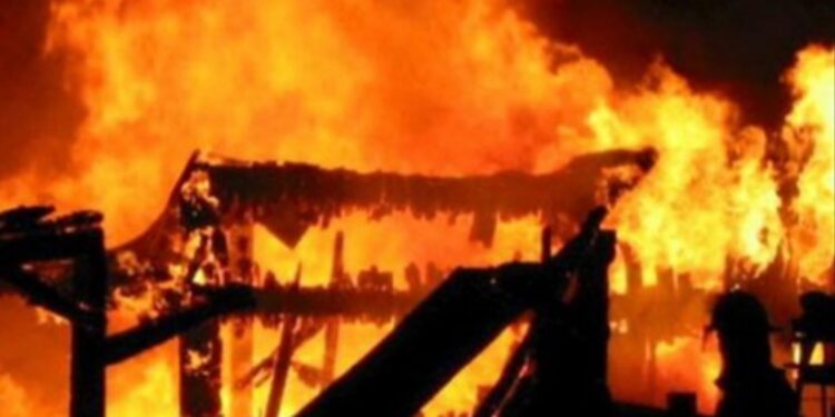 च्याल्सामा आगलागी घर सहित काठपात जलेर नष्ट