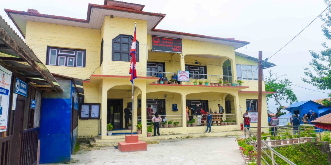 सर्भरमा समस्या आएपछि जिल्ला प्रशासन सोलुखुम्बुको बायोमेट्रिक सेवा अवरुद्ध