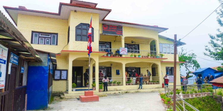 सर्भरमा समस्या आएपछि जिल्ला प्रशासन सोलुखुम्बुको बायोमेट्रिक सेवा अवरुद्ध