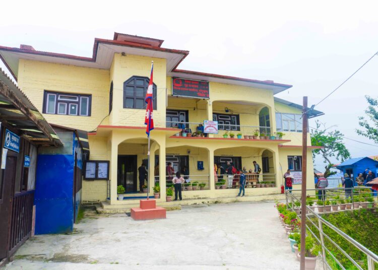 सर्भरमा समस्या आएपछि जिल्ला प्रशासन सोलुखुम्बुको बायोमेट्रिक सेवा अवरुद्ध