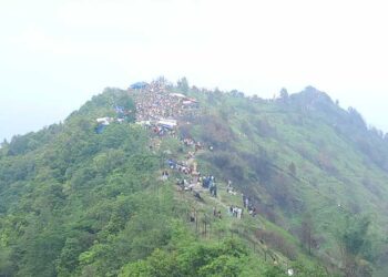 खोटाङका किरात समुदायले मनाए तुवाचुङ जायजुम डाँडाँमा उभौली पर्व