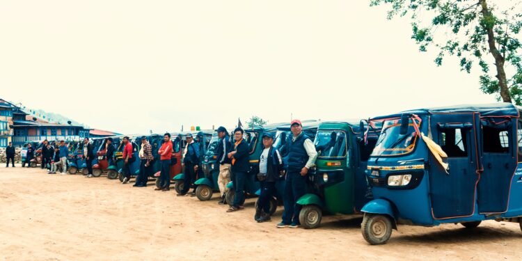 सोलुखुम्बुमा अटो चलाउदा अनिवार्य दर्ता गर्न अध्यक्ष राईको निर्देशन
