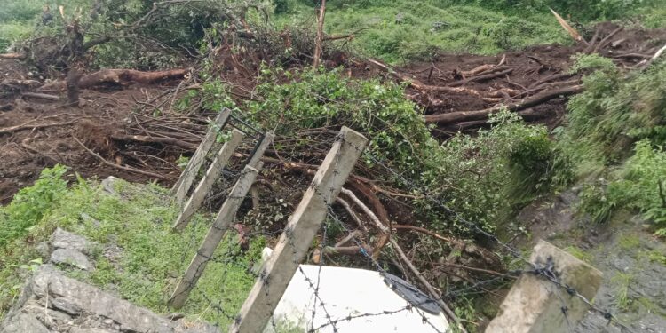 सोताङमा वर्षातका कारण ४ घर जोखिममा