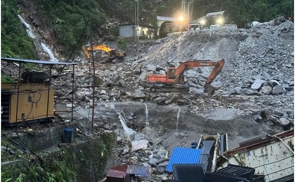 पहिरोमा पुरिएर सङ्खुवासभामा एकको मृत्यु, दुईजना घाइते