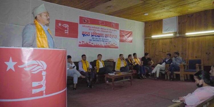 अखिल क्रान्तिकारी र वाइसिएल नेपाल सोलुखुम्बुका विद्यार्थीलाई प्रशिक्षण