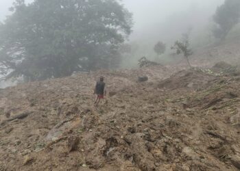 ओखलढुङ्गामा फेरी पहिरोको वितण्डा, ज्यान बचाउन भागाभाग