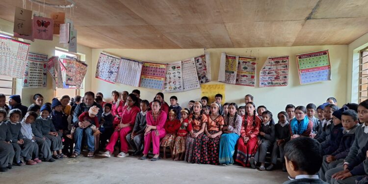 सेकारसिङका विद्यार्थी लाई शेर्पा बालबालिका सहायता सङ्घ द्वारा जुत्ता वितरण 