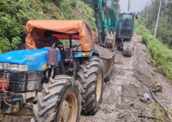 ५ दिन पछि खुल्यो फाप्लु बेनि सडक