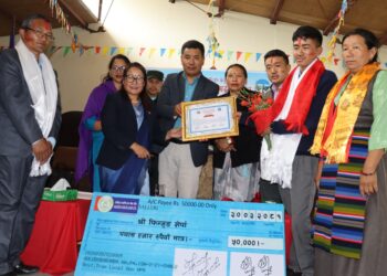 सोलुदुधकुण्ड नगरपालिकाका उत्कृष्ट विद्यालय र विद्यार्थीलाई पुरस्कृत