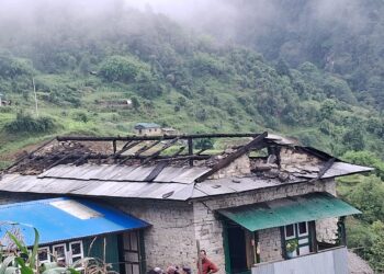 खिजिदेम्बामा घर जल्दा १० लाख बराबरको क्षति