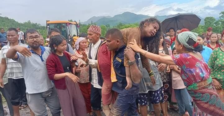 सुर्खेतमा वर्षाले घर भत्किँदा किशोरी घाइते