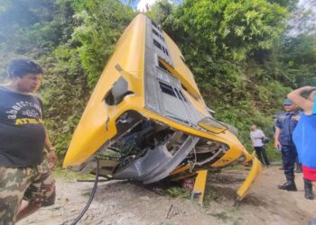 अप्डेट : पोखरामा विद्यार्थी बोकेको बस दुर्घटना, २४ जना घाइते