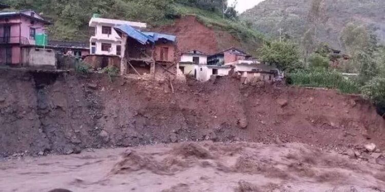 बाढीले घर बगाउँदा तीन जना बालिकाको मृत्यु