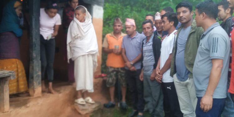 सेर्नाका पहिरो पिडित परिवारलाई आर्थिक सहयोग