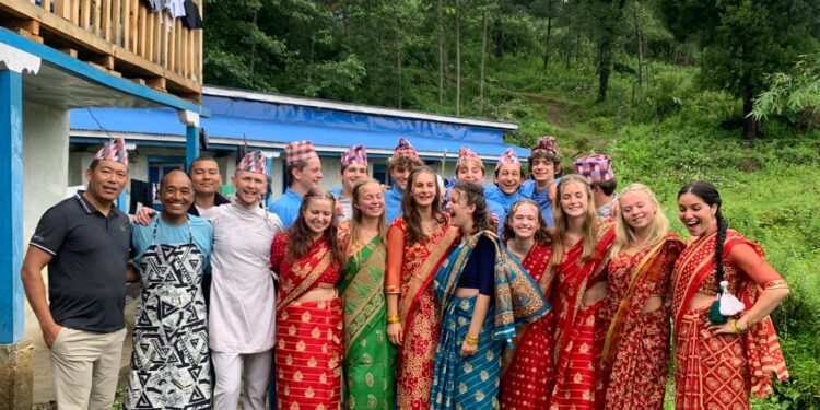 नेपाली कला र संस्कृतिमा रमाउदै विदेशी नागरिक